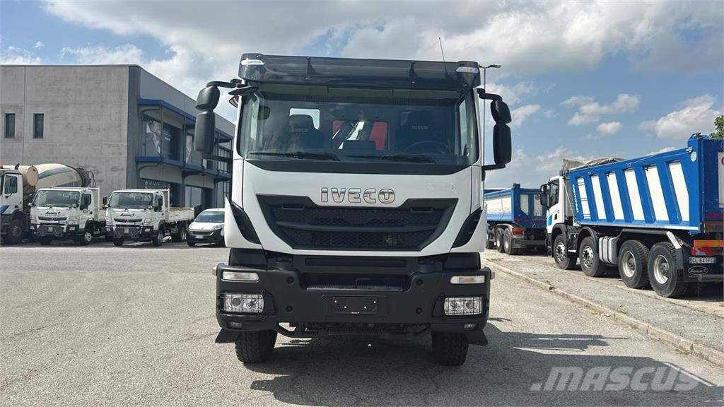 Iveco Trakker 450 6x4 شاحنات أخرى