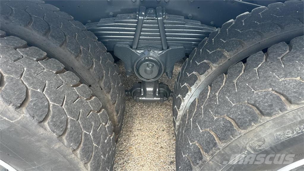 Iveco Trakker 450 6x4 شاحنات أخرى