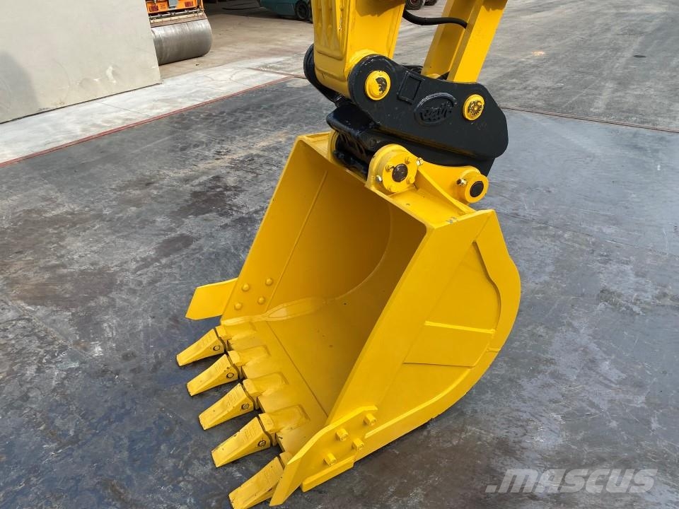 Komatsu PC130-7 中型挖掘机