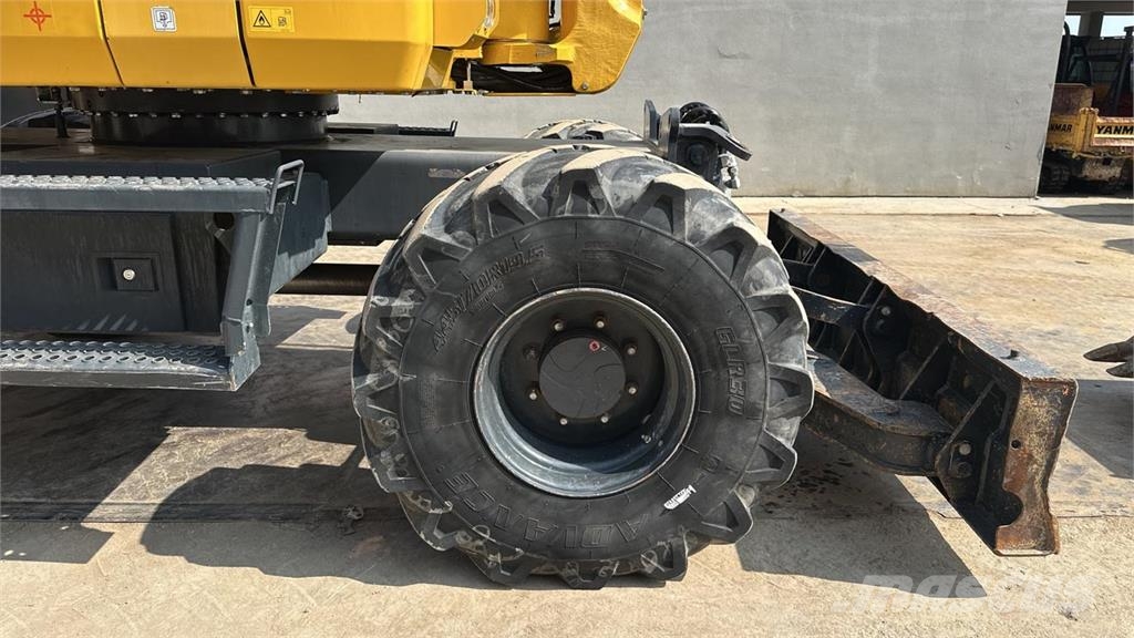 Komatsu PW118MR-11 Escavadeiras de rodas