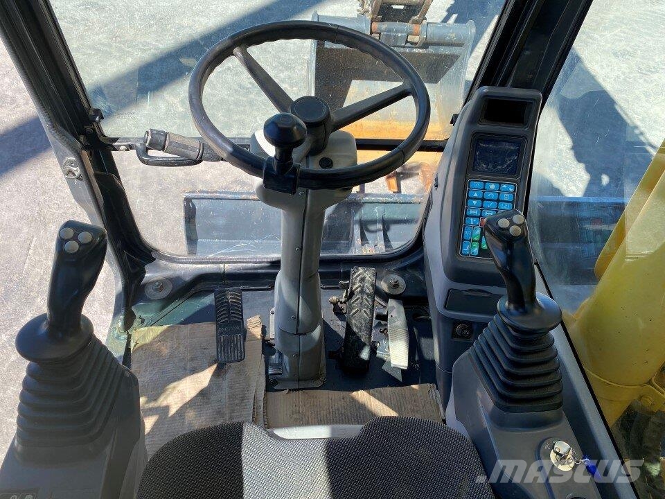 Komatsu PW200 7K حفارات بعجل