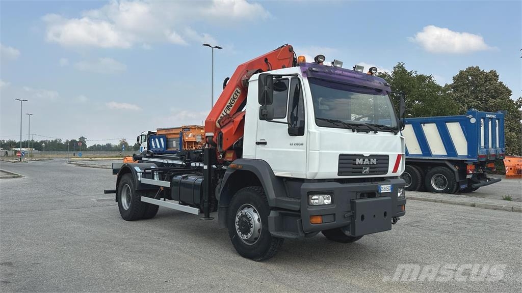 MAN LE280B 4x4 Вантажівки / спеціальні