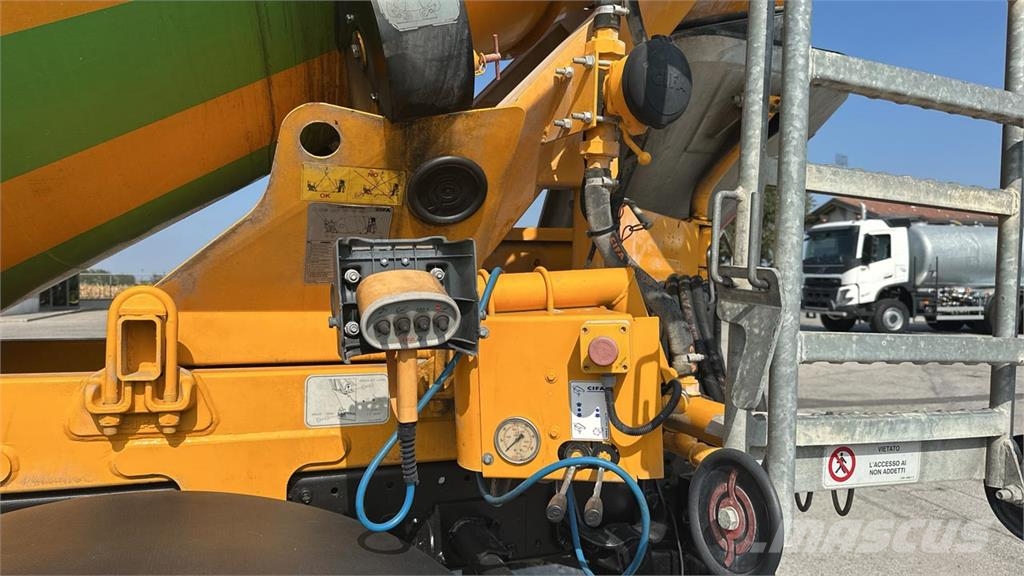MAN TGM 18.330 4X4 Betonmischer
