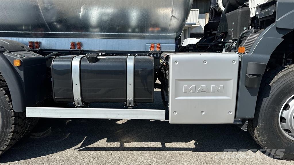 MAN TGS 33.520 6X6 Camiones cisternas