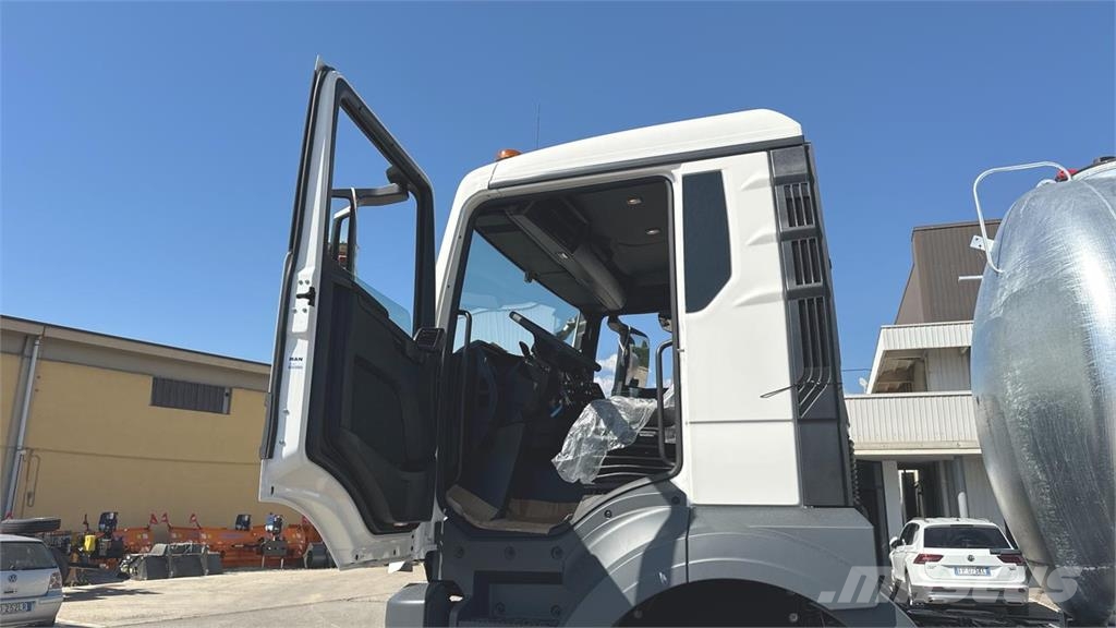 MAN TGS 33.520 6X6 Camiones cisternas