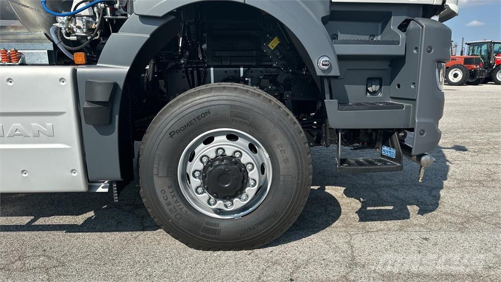 MAN TGS 33.520 6X6 Camiones cisterna