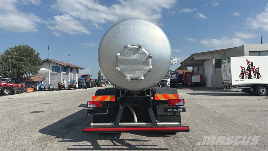 MAN TGS 33.520 6X6 Camiones cisterna