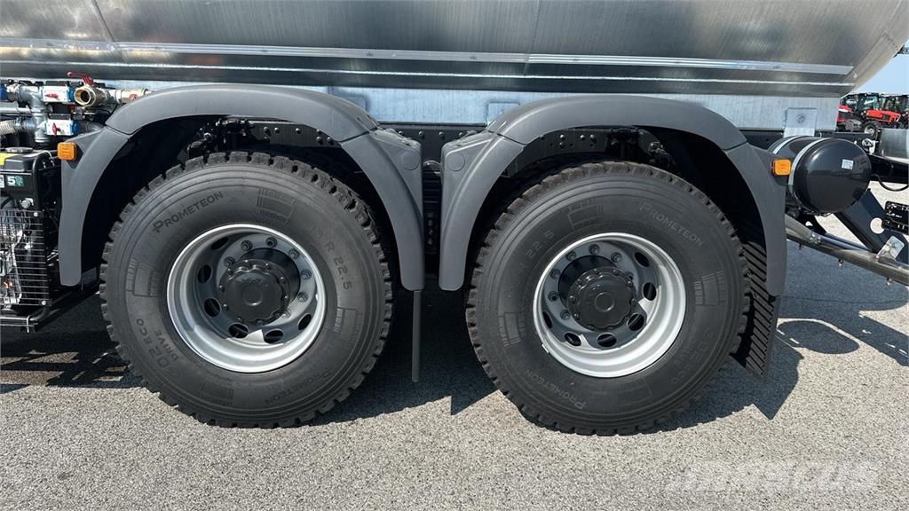 MAN TGS 33.520 6X6 Camiones cisterna