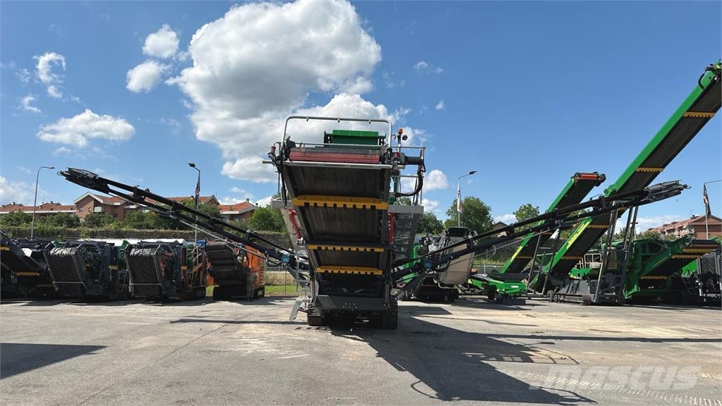 McCloskey S110 D2 Waste sorting equipment