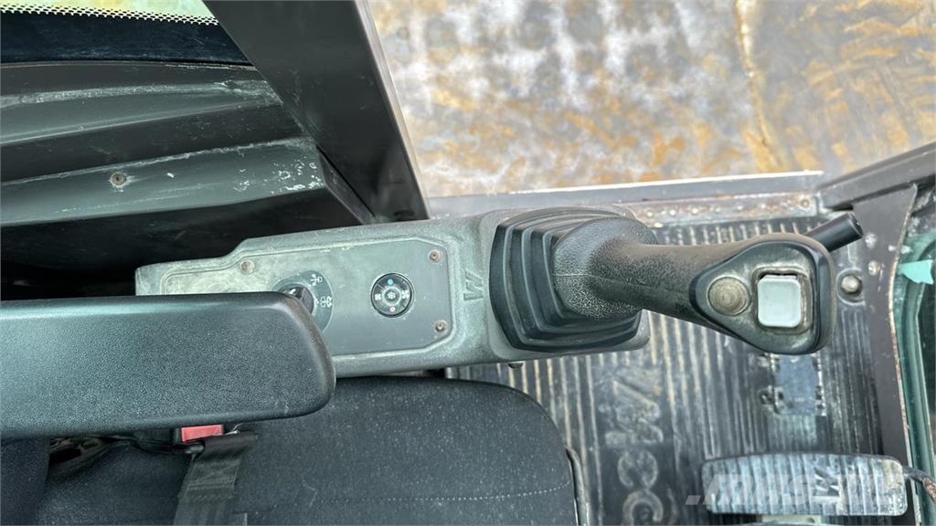 Mecalac 8MCR Midigrävmaskiner 7t - 12t