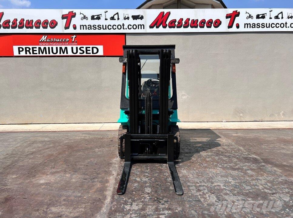 Mitsubishi FD25K Dieselmotviktstruckar