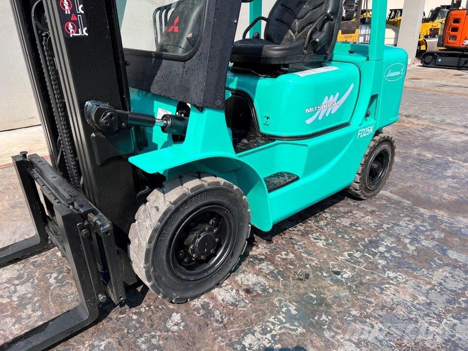 Mitsubishi FD25K Dieselmotviktstruckar