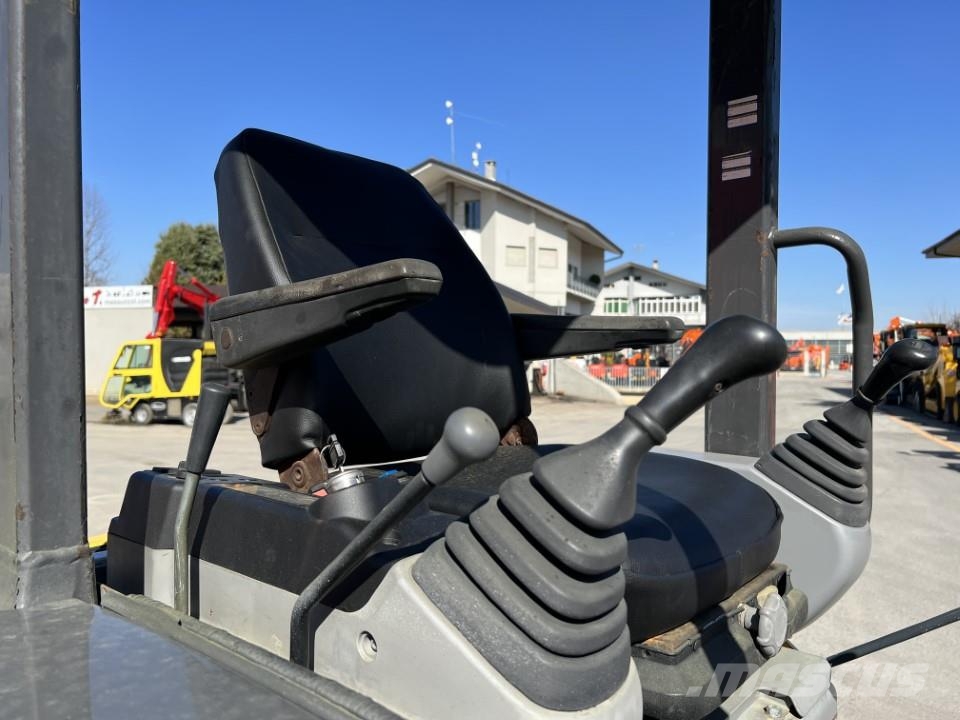 New Holland E29B SR Εκσκαφάκι (διαβολάκι) < 7t