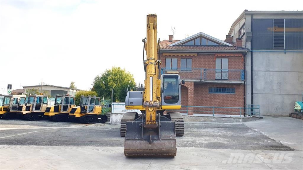 New Holland E305 حفارات زحافة