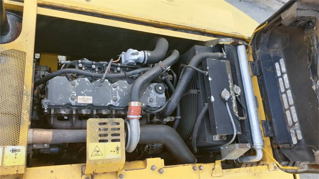 New Holland E305 حفارات زحافة