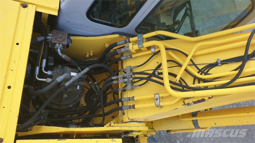 New Holland E305 حفارات زحافة