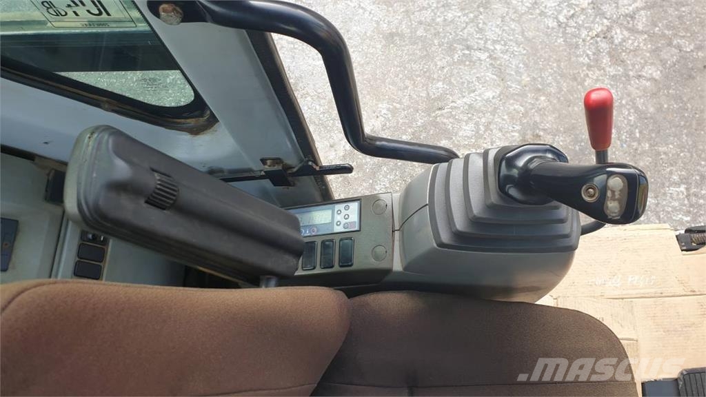 New Holland E305 حفارات زحافة