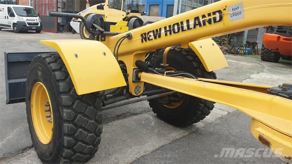 New Holland F.156.6/A Rupsdozers