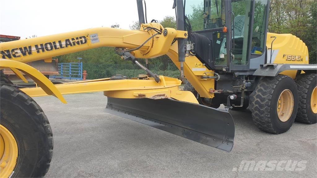 New Holland F.156.6/A Rupsdozers