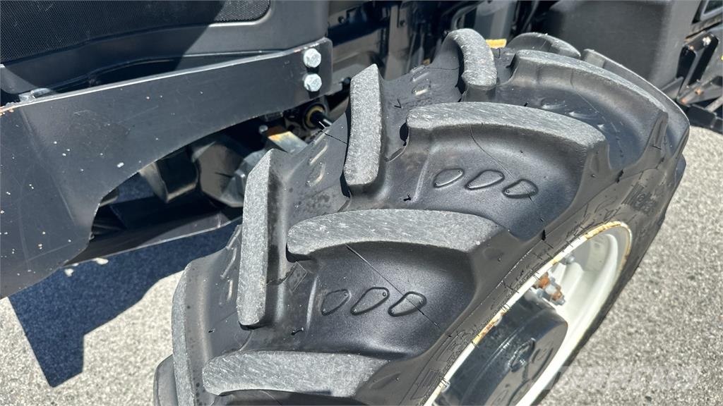 New Holland T4.100LP 4X4 Hojas y cuñas quitanieves