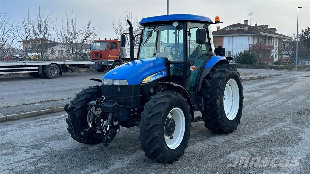 New Holland TD5050 4X4 推雪机