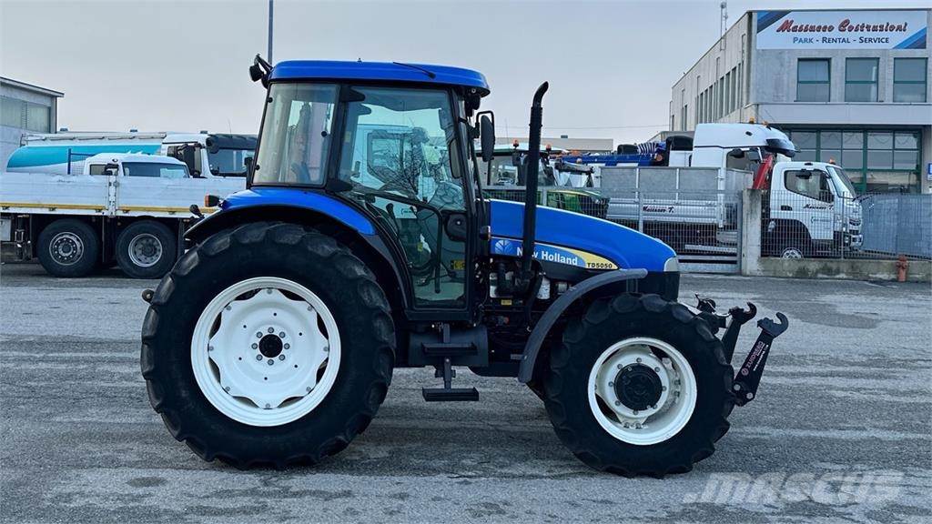 New Holland TD5050 4X4 推雪机