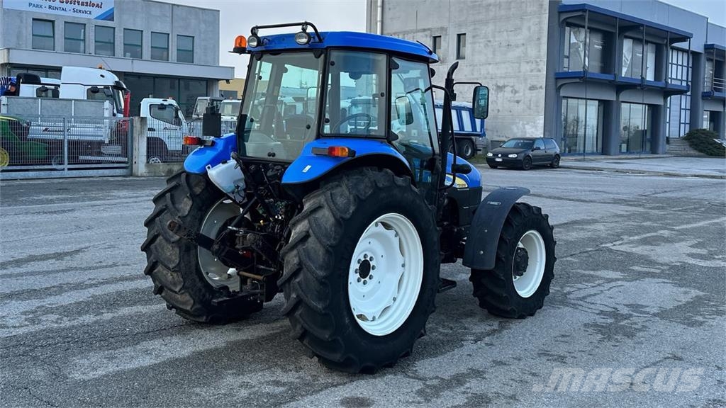 New Holland TD5050 4X4 推雪机