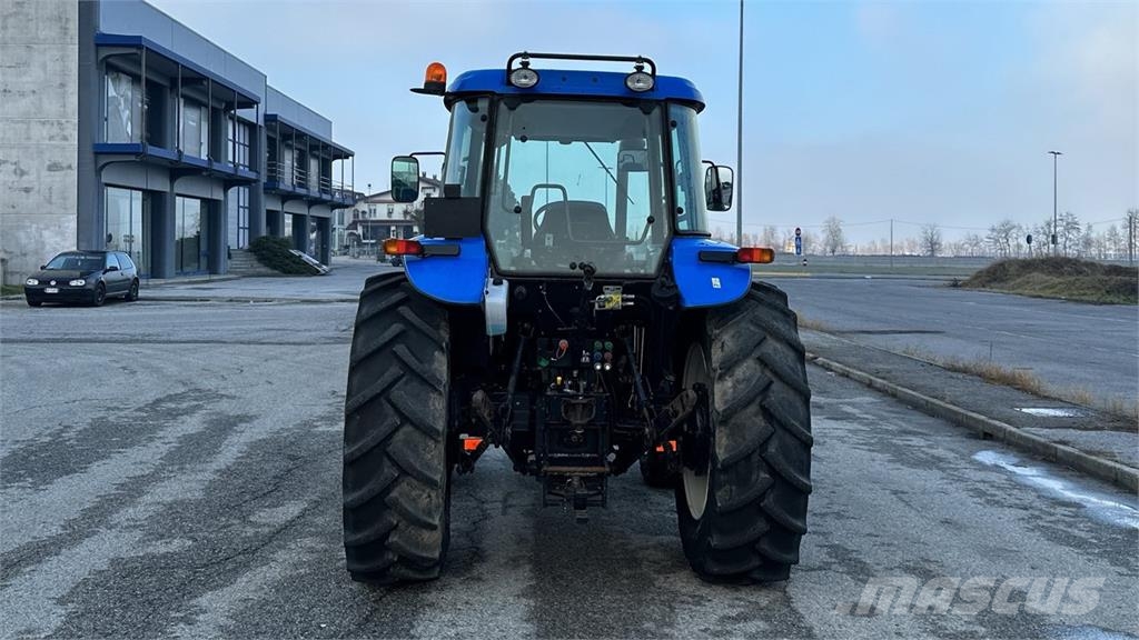 New Holland TD5050 4X4 推雪机