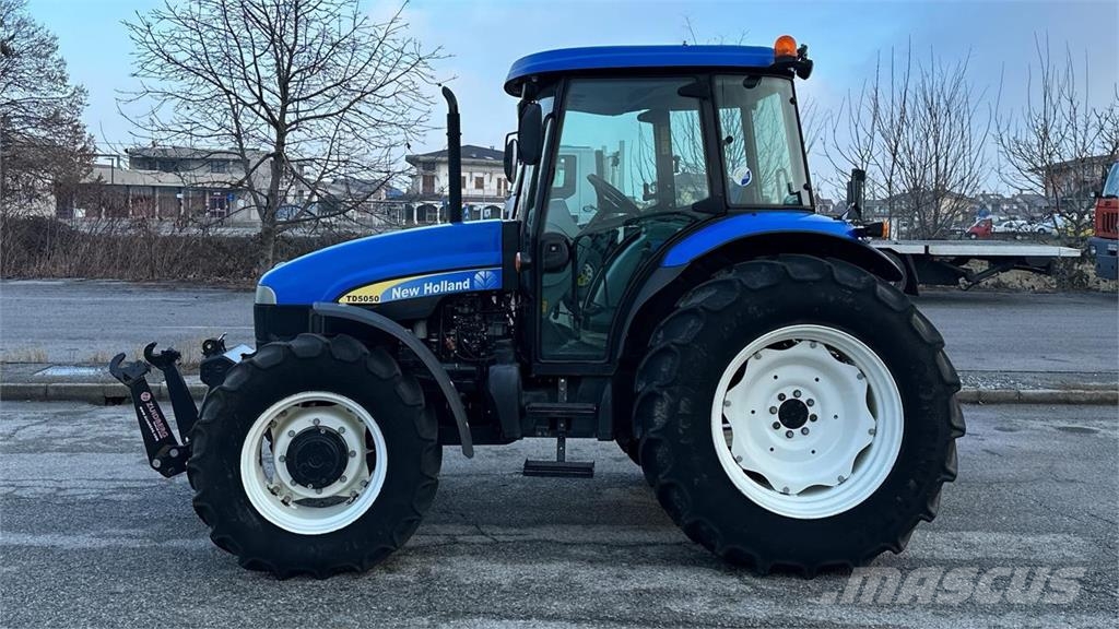 New Holland TD5050 4X4 推雪机