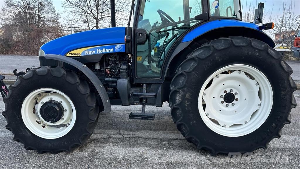 New Holland TD5050 4X4 推雪机