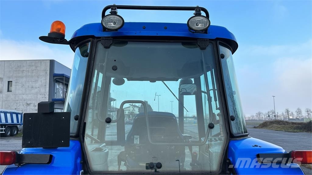 New Holland TD5050 4X4 推雪机