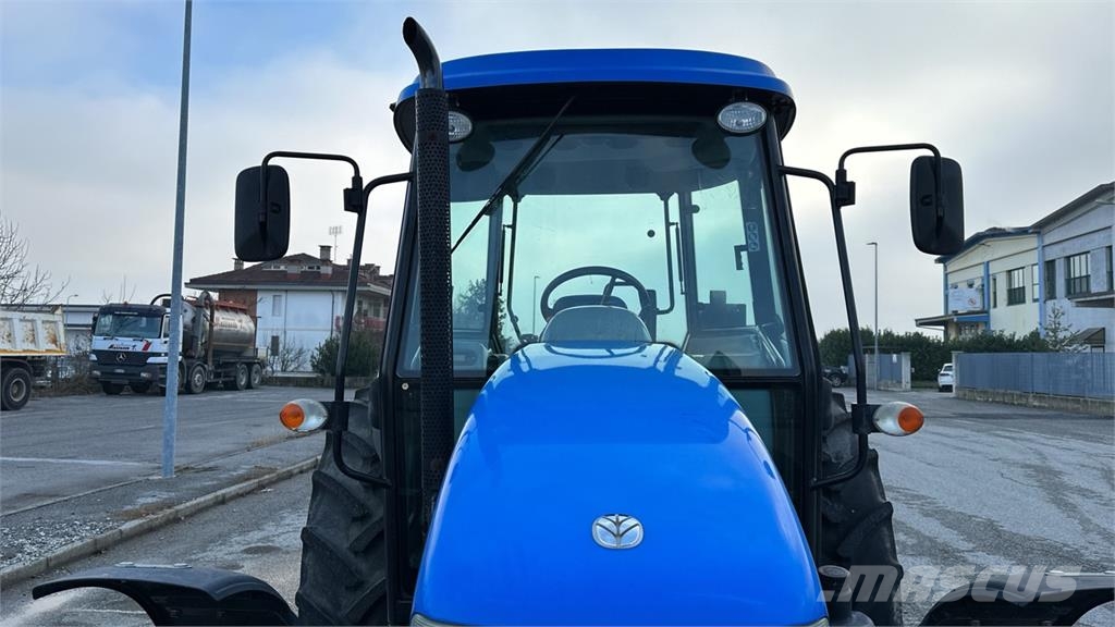 New Holland TD5050 4X4 推雪机