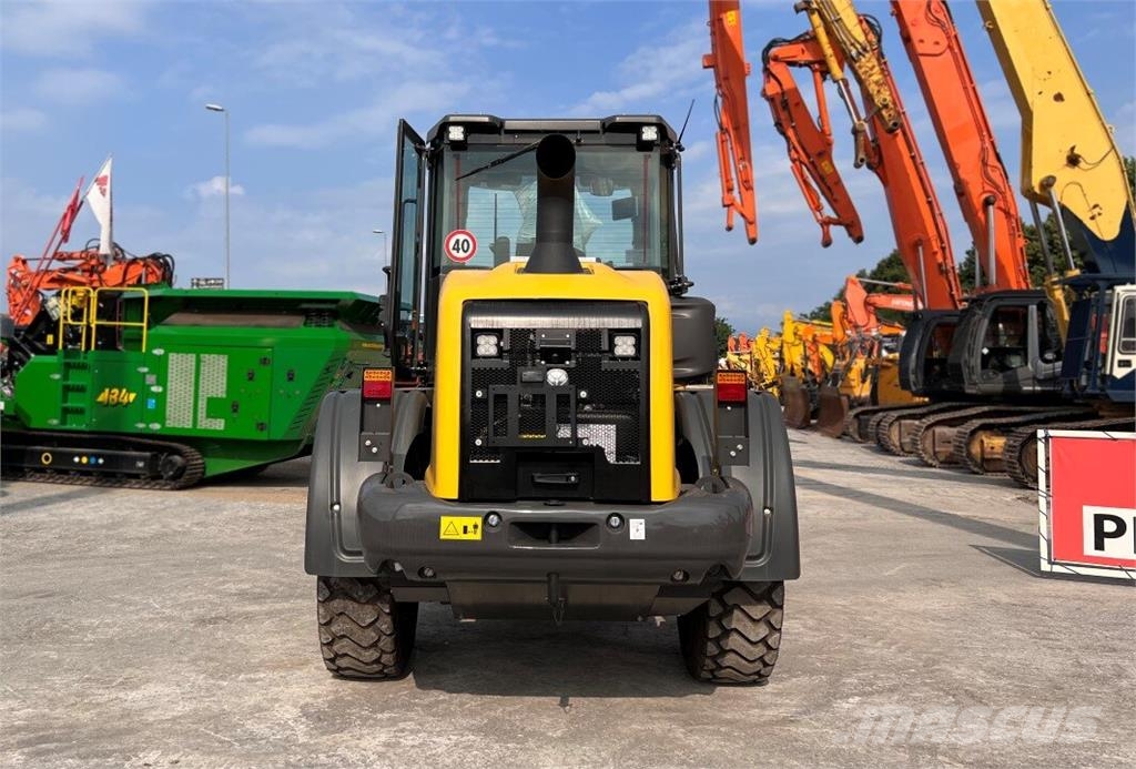 New Holland W110D Колесни товарачи