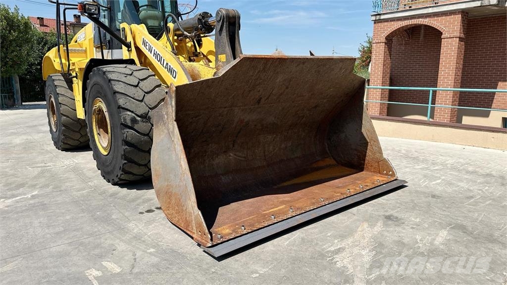 New Holland W270 لوادر بعجل