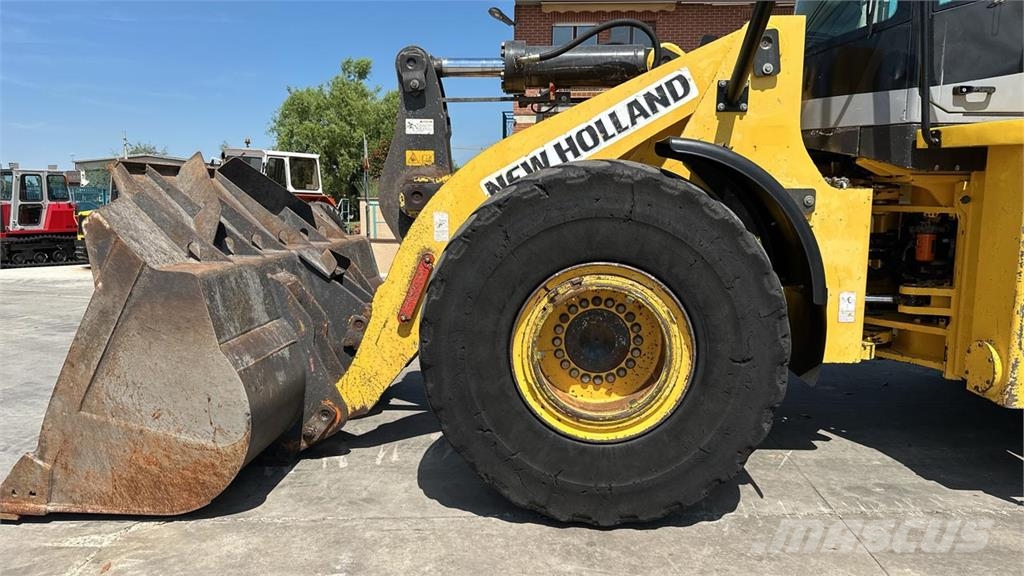 New Holland W270 لوادر بعجل