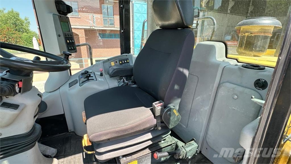 New Holland W270 لوادر بعجل