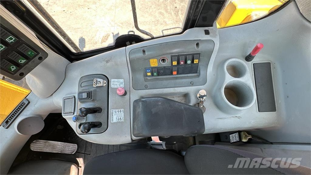 New Holland W270 لوادر بعجل
