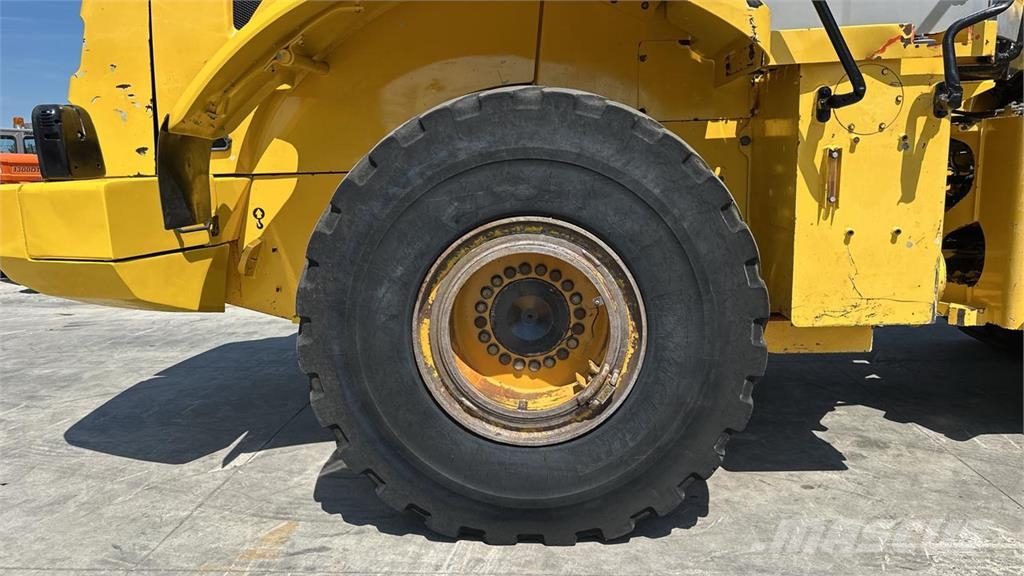 New Holland W270 لوادر بعجل