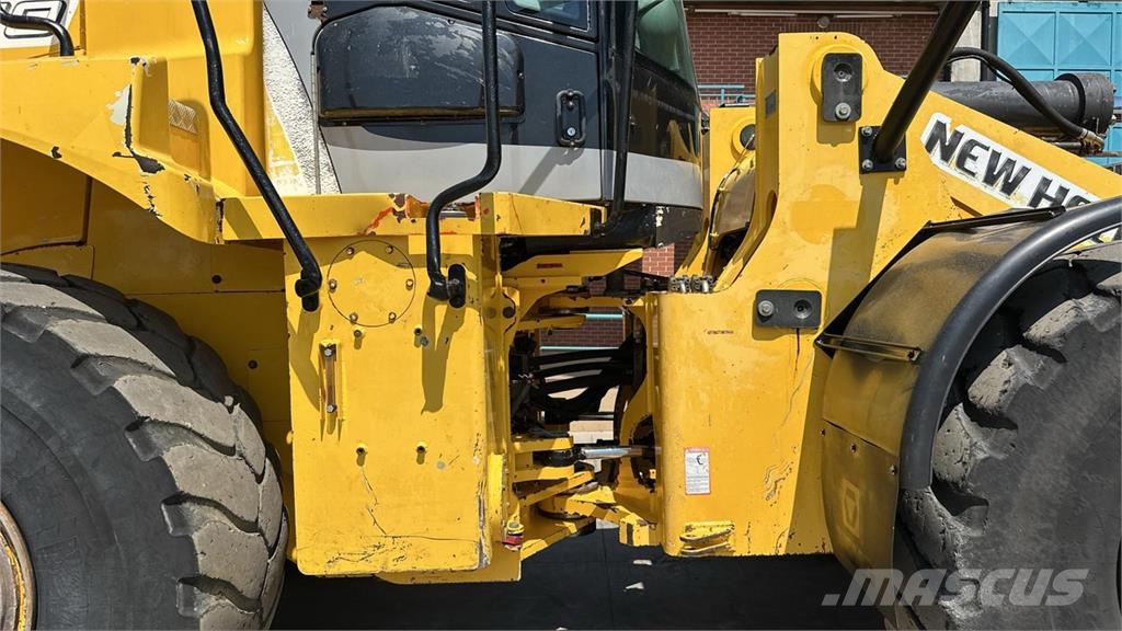 New Holland W270 لوادر بعجل