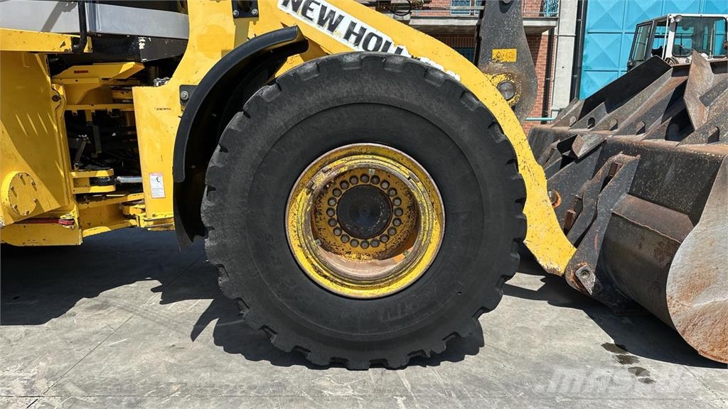 New Holland W270 لوادر بعجل