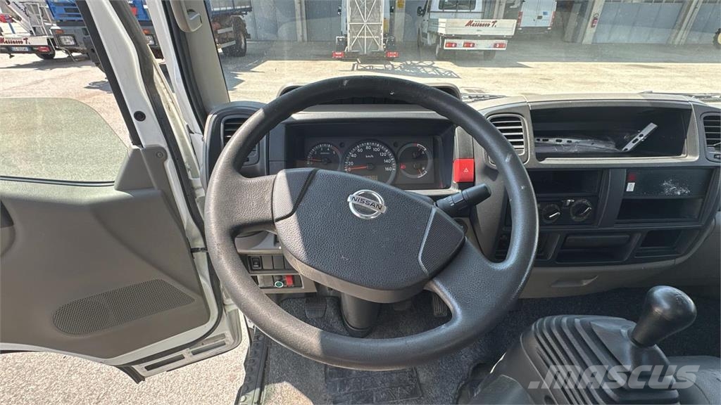 Nissan 35.11 Multitel MX200 Plataformas sobre camión