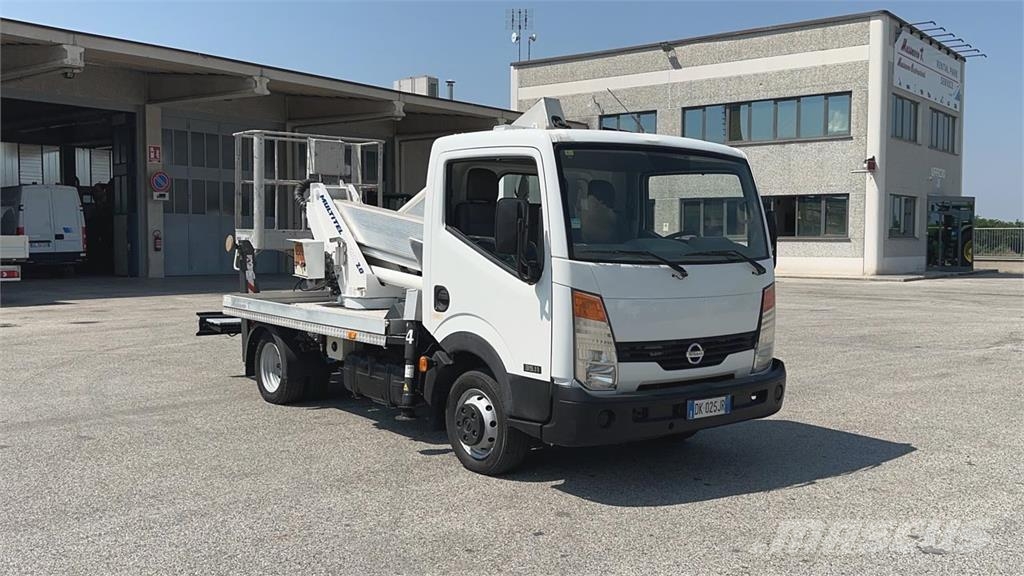 Nissan 35.11 Multitel MX200 Plataformas sobre camión
