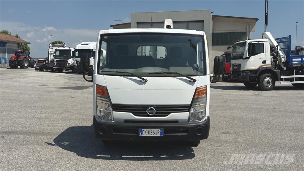 Nissan 35.11 Multitel MX200 Plataformas sobre camión
