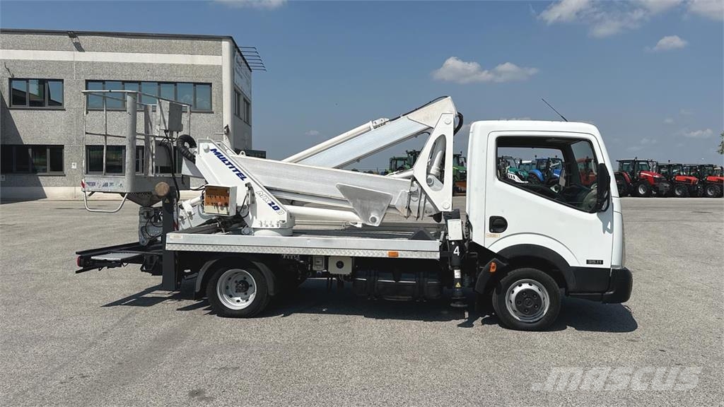 Nissan 35.11 Multitel MX200 Plataformas sobre camión