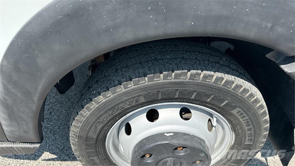 Nissan 35.11 Multitel MX200 Plataformas sobre camión