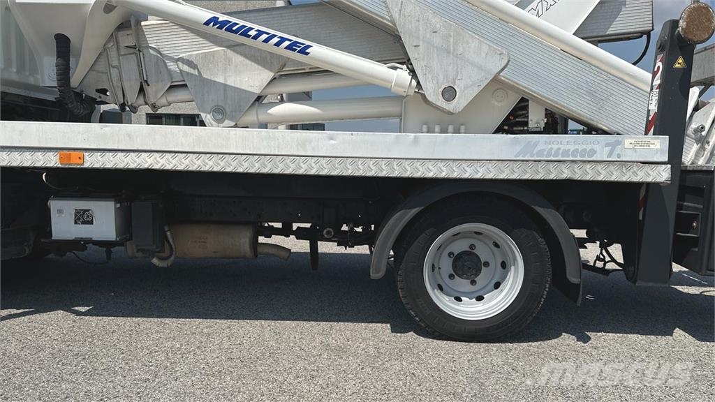 Nissan 35.11 Multitel MX200 Plataformas sobre camión