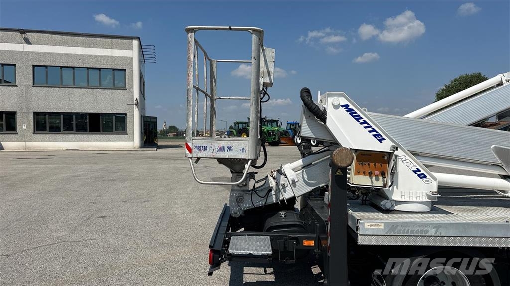 Nissan 35.11 Multitel MX200 Plataformas sobre camión