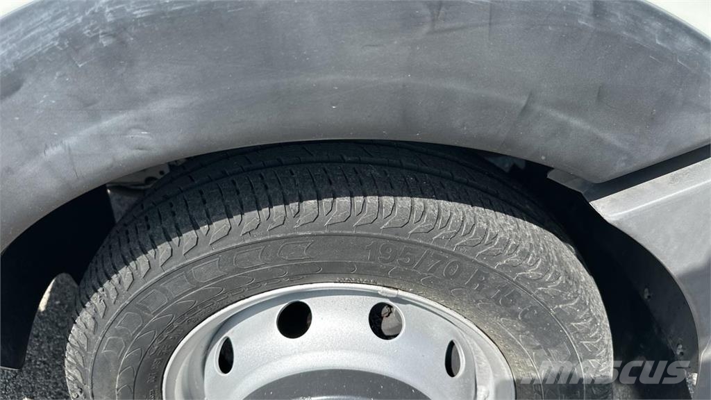Nissan Barin ABC 60-S المنصات الهوائية المثبتة على شاحنة