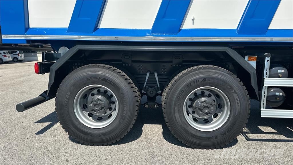 Scania P500 XT 8x4 شاحنات أخرى