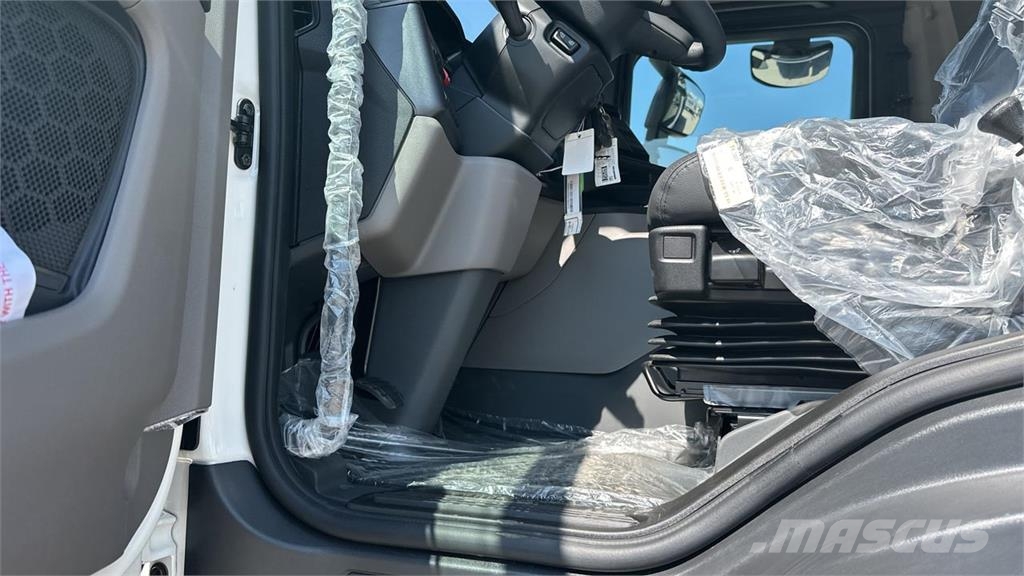 Scania P500 XT 8x4 شاحنات أخرى